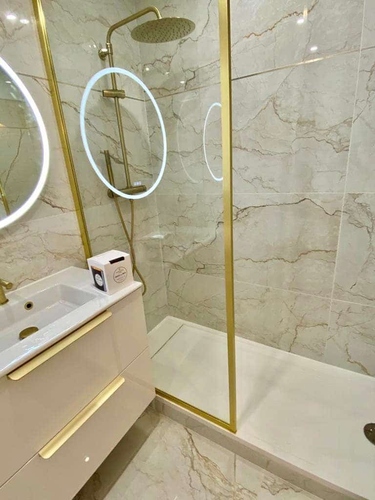 SNBAM – Services de ravalement, maçonnerie, revêtements de sols et aménagements intérieurs - salle de bain en marbre